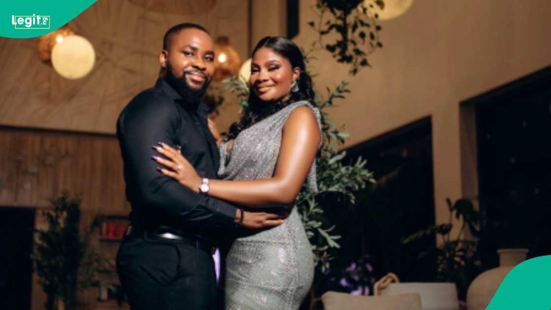 A Nigerian bride shows a video of her simple white wedding. A Nigerian bride shows a video of her simple white wedding.