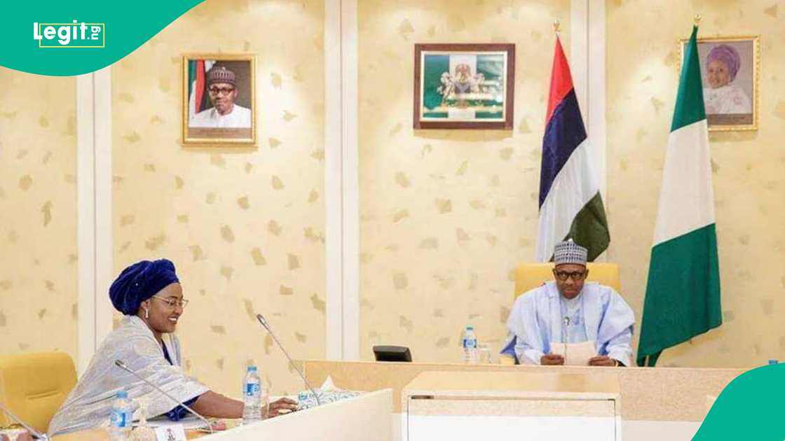 Aisha Buhari tare da mijinta a fadar shugaban kasa Aisha Buhari tare da mijinta a fadar shugaban kasa