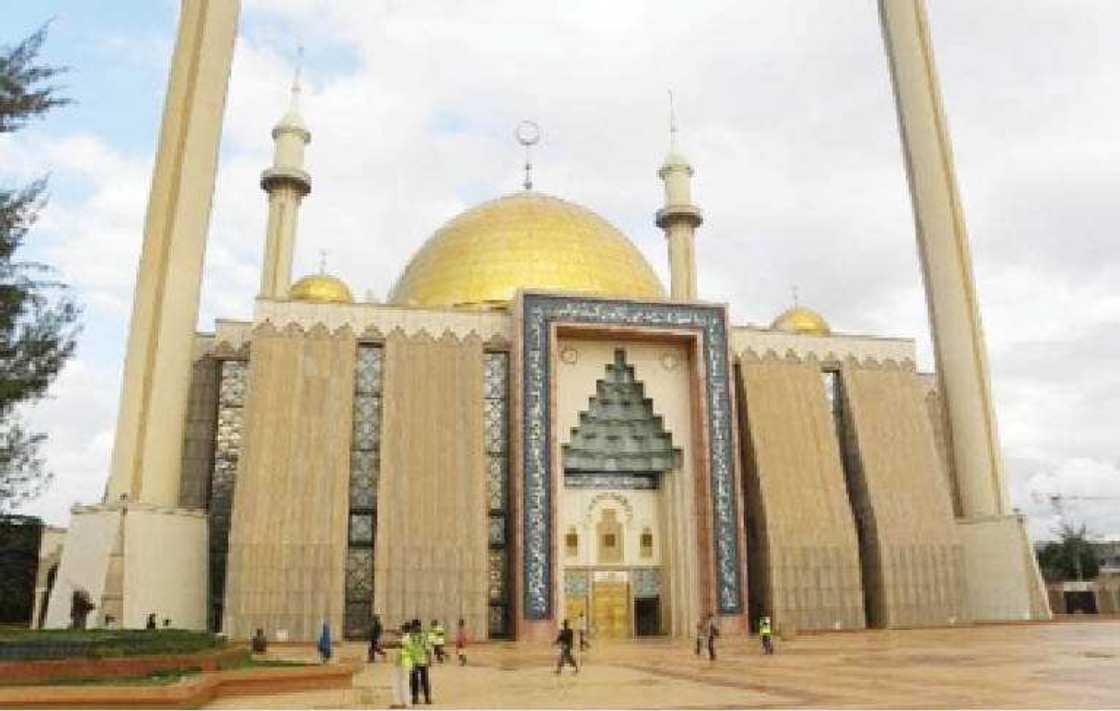 Masallacin kasa Masallacin kasa