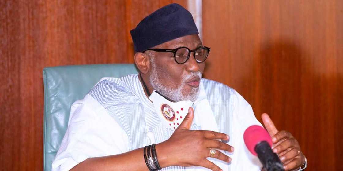 Rotimi Akeredolu yace nan da mako daya, makiyaya su fice daga jejin Ondo Rotimi Akeredolu yace nan da mako daya, makiyaya su fice daga jejin Ondo