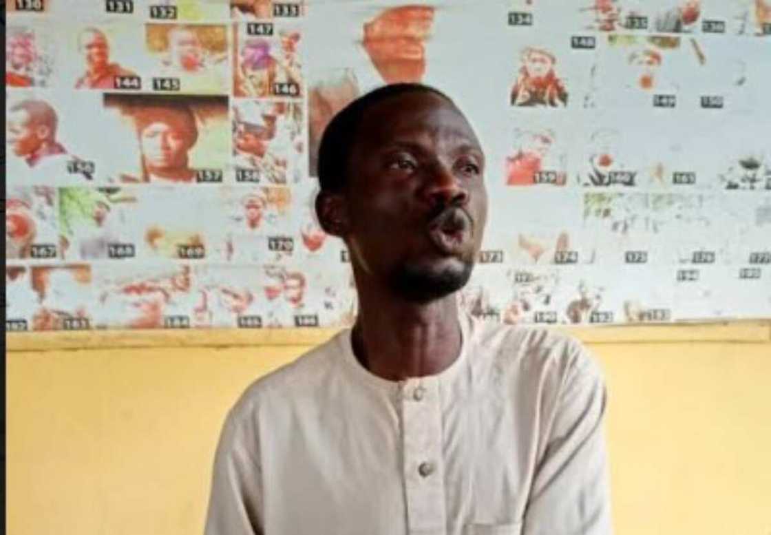 Malamin Musuluncin nan da ake nema a Kwara ya shiga hannu. Malamin Musuluncin nan da ake nema a Kwara ya shiga hannu.