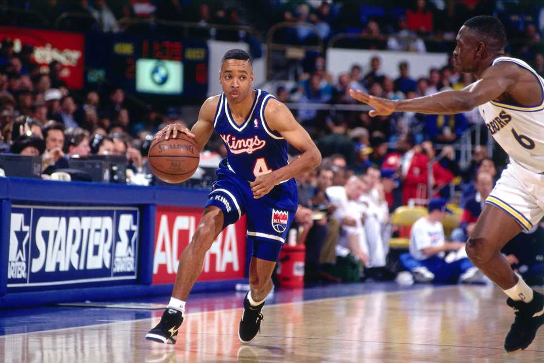 Spud Webb #4 in action for the Sacramento Kings