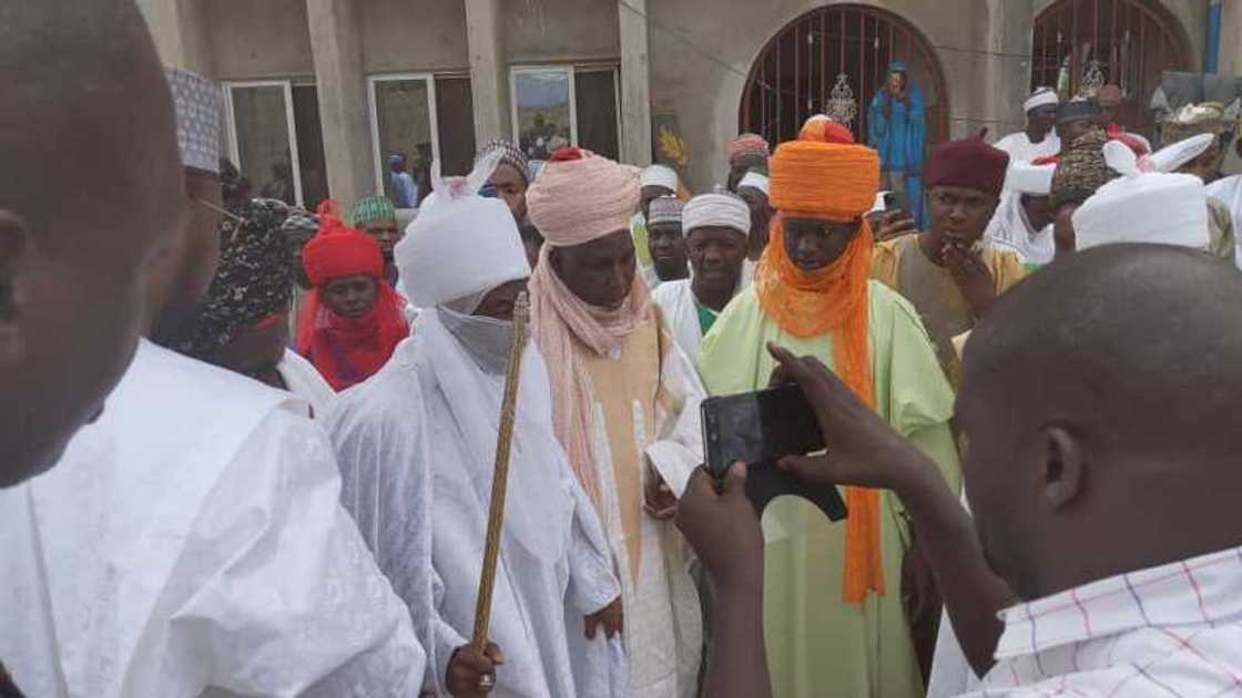 Yanzu Yanzu: Tsohon sarkin Kano Sanusi II ya samu yanci zai tafi lagas bayan sallar Juma’a Yanzu Yanzu: Tsohon sarkin Kano Sanusi II ya samu yanci zai tafi lagas bayan sallar Juma’a