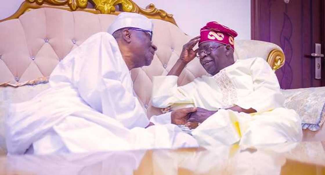 Tinubu ya gana da Aremu, sarkin Legas Tinubu ya gana da Aremu, sarkin Legas