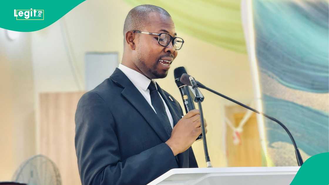 A Nigerian man graduates in law from Al-Hikmah University, Ilorin studying law A Nigerian man graduates in law from Al-Hikmah University, Ilorin studying law