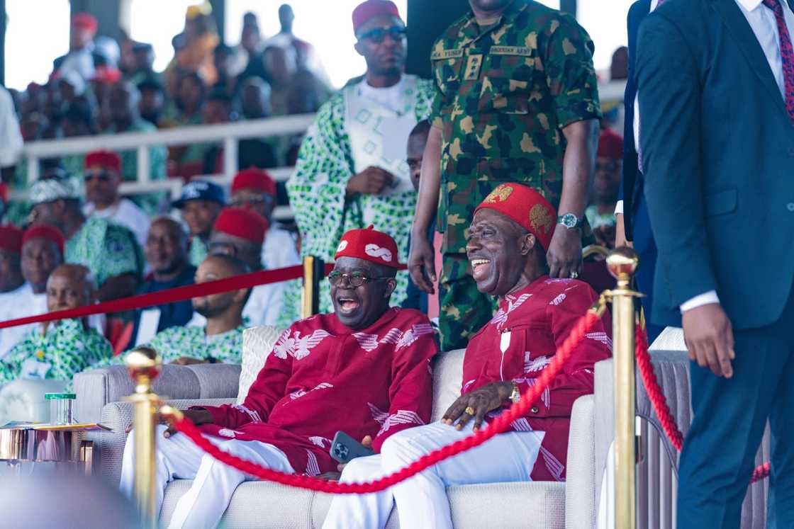 Shugaba Tinubu yare da Gwamna Soludo. Shugaba Tinubu yare da Gwamna Soludo.