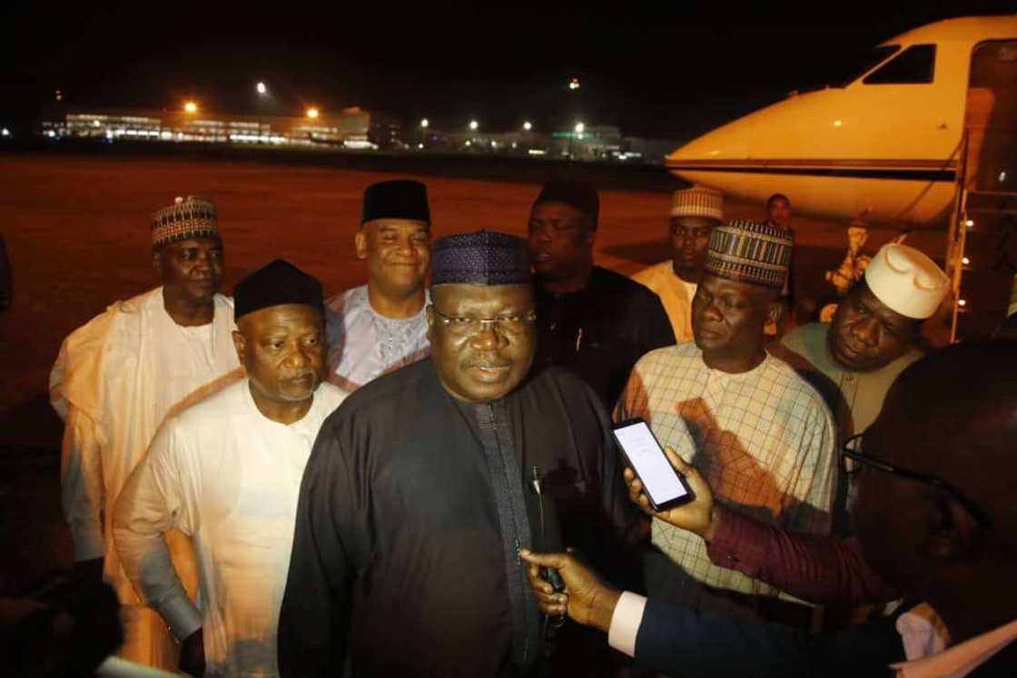 Sanata Ahmed Lawan yayin zantawa da manema labarai bayan dawo daga aikin Hajji Sanata Ahmed Lawan yayin zantawa da manema labarai bayan dawo daga aikin Hajji