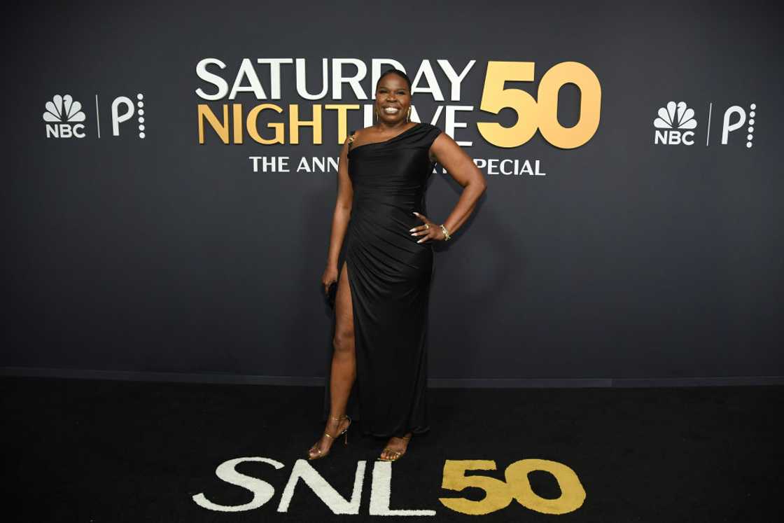 Leslie Jones in a long black dress for the SNL50 celebration Leslie Jones in a long black dress for the SNL50 celebration
