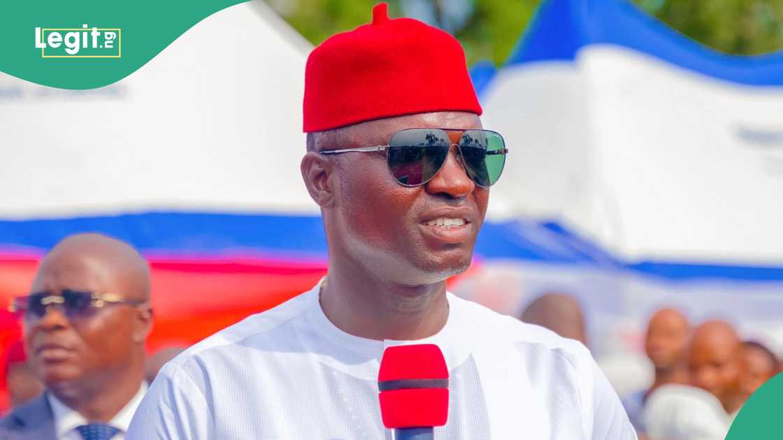 Man who trekked to Ebonyi state capital gets N10 million from state governor