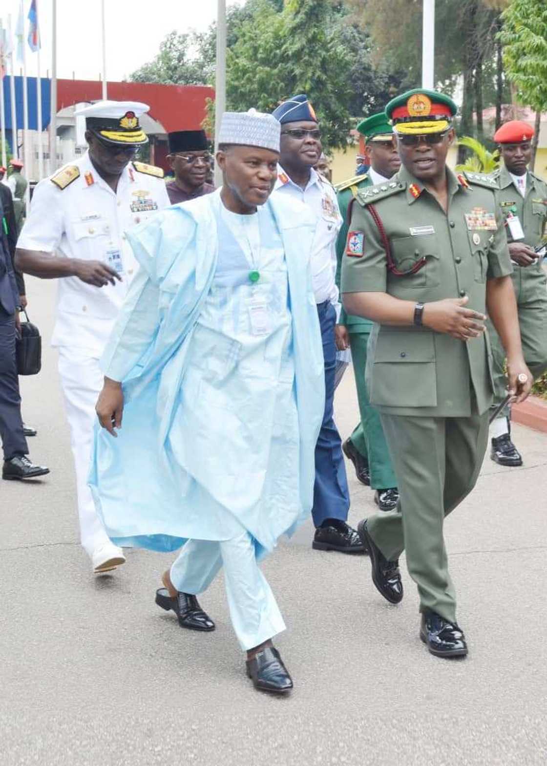 Gwamnatin tarayya zata ɗauki sabbin sojoji domin ƙarfafa yaƙi da Boko Haram, Ministan Tsaro Gwamnatin tarayya zata ɗauki sabbin sojoji domin ƙarfafa yaƙi da Boko Haram, Ministan Tsaro