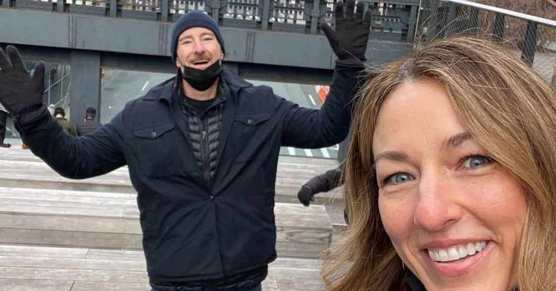 Sweet moment man pulled a surprise romantic proposal on his wife after 25 years of marriage, says he didn't do it the first time Sweet moment man pulled a surprise romantic proposal on his wife after 25 years of marriage, says he didn't do it the first time
