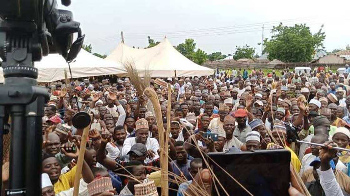 Jigon APC ya nemi kotu ta sanya a dawo masa da kayan da ya raba lokacin zabe