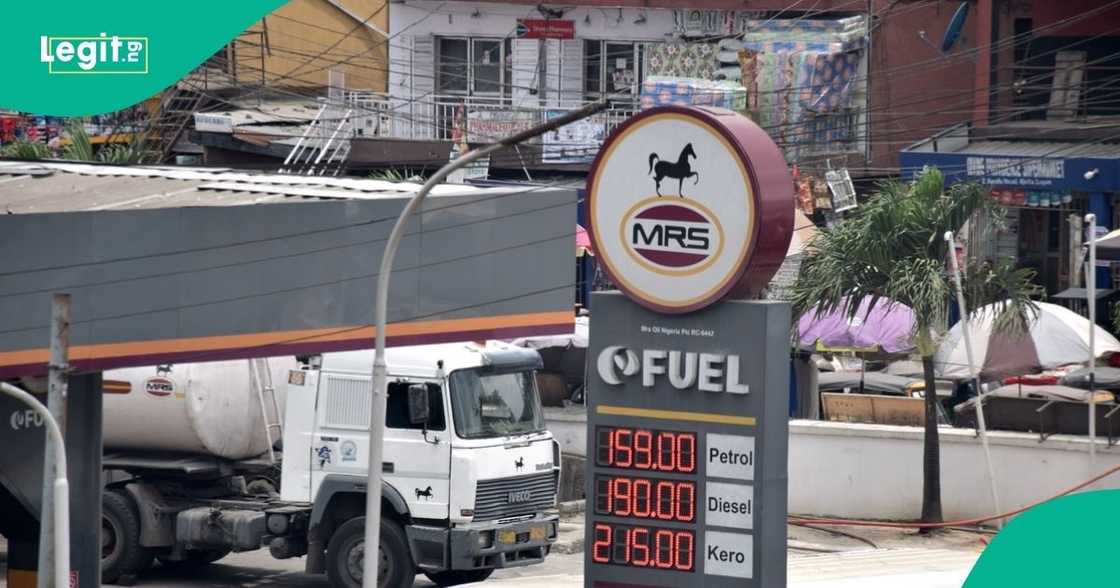 Nigeria surge to MRS filling station to buy fuel