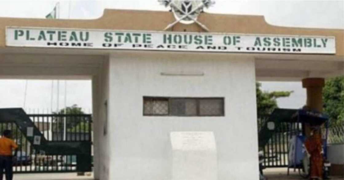 Ana neman tsigaggen kakakin majalisar Plateau ruwa a jallo Ana neman tsigaggen kakakin majalisar Plateau ruwa a jallo