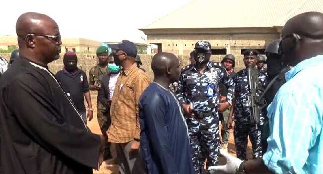 'Yan sanda sun tarwatsa taron ma su zaman makoki a Kaduna 'Yan sanda sun tarwatsa taron ma su zaman makoki a Kaduna