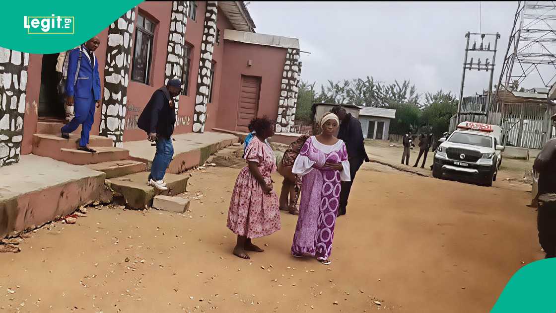 CAC Eruku holds Sunday service after deadly attack; armed officers present; three members killed, 38 abducted; Nigerians react to worshippers’ courage and resilience at Kwara church. CAC Eruku holds Sunday service after deadly attack; armed officers present; three members killed, 38 abducted; Nigerians react to worshippers’ courage and resilience at Kwara church.