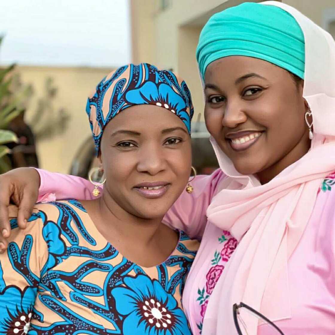 Hotuna: Tsofaffin jaruman Kannywood mata guda 15 da suka dawo harkar fim bayan mutuwar auren su Hotuna: Tsofaffin jaruman Kannywood mata guda 15 da suka dawo harkar fim bayan mutuwar auren su