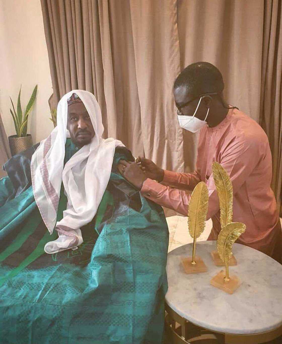 Former emir of Kano, Muhammad Sanusi receives COVID-18 vaccine