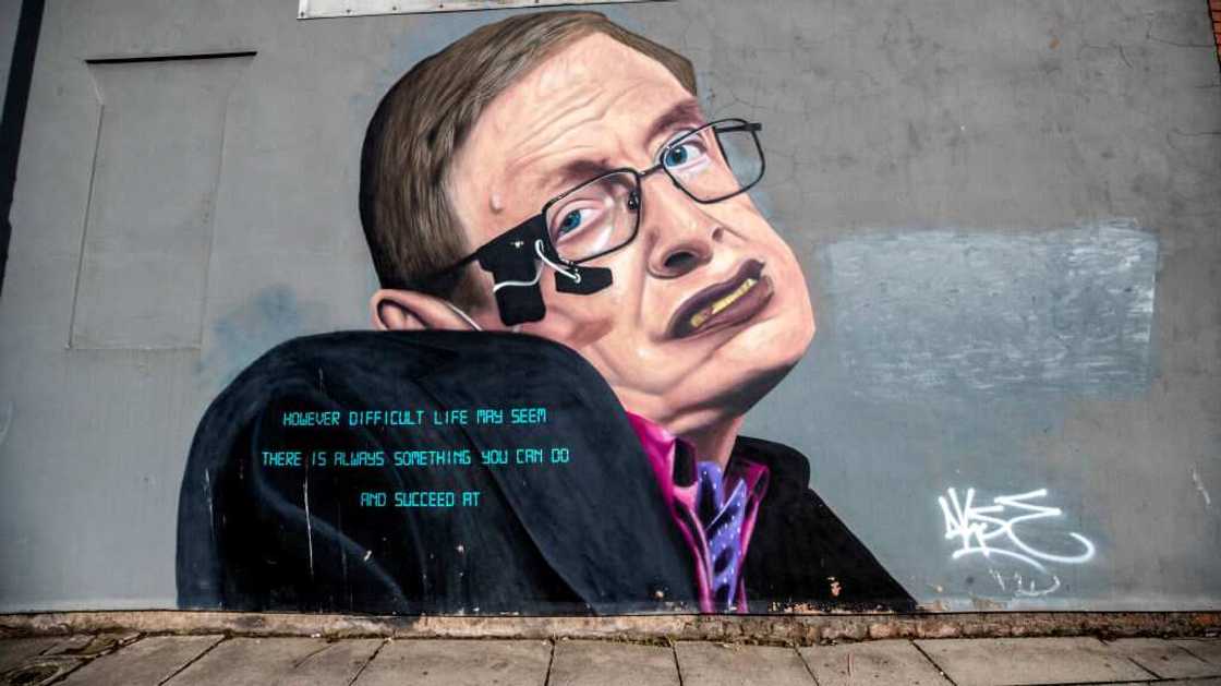 Stephen Hawking, l'astrophysicien qui a défié la maladie de Charcot Stephen Hawking, l'astrophysicien qui a défié la maladie de Charcot