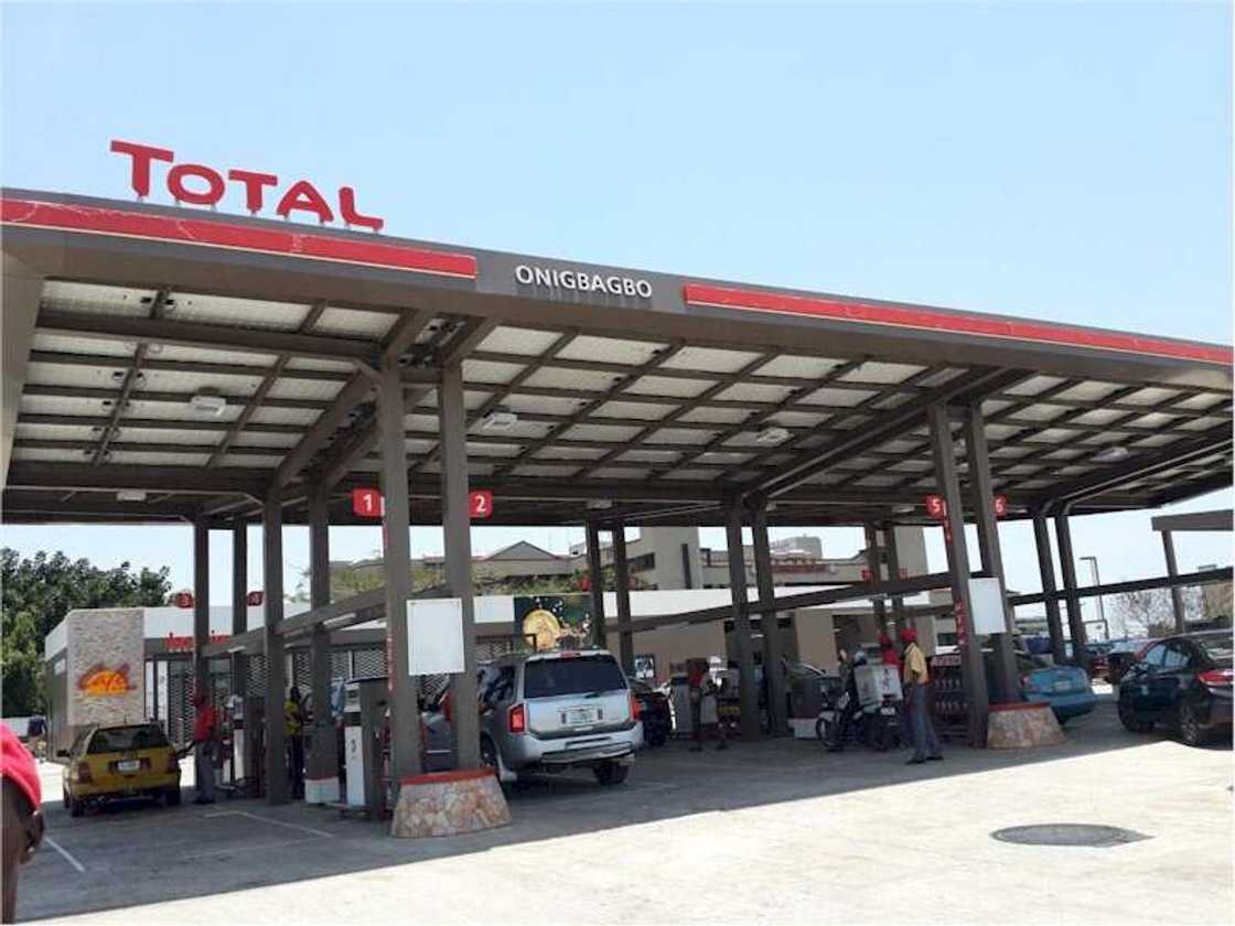 Labari mai zafi: Gwamnati ta buga lissafin a koma saida litar man fetur a kan N212 Labari mai zafi: Gwamnati ta buga lissafin a koma saida litar man fetur a kan N212