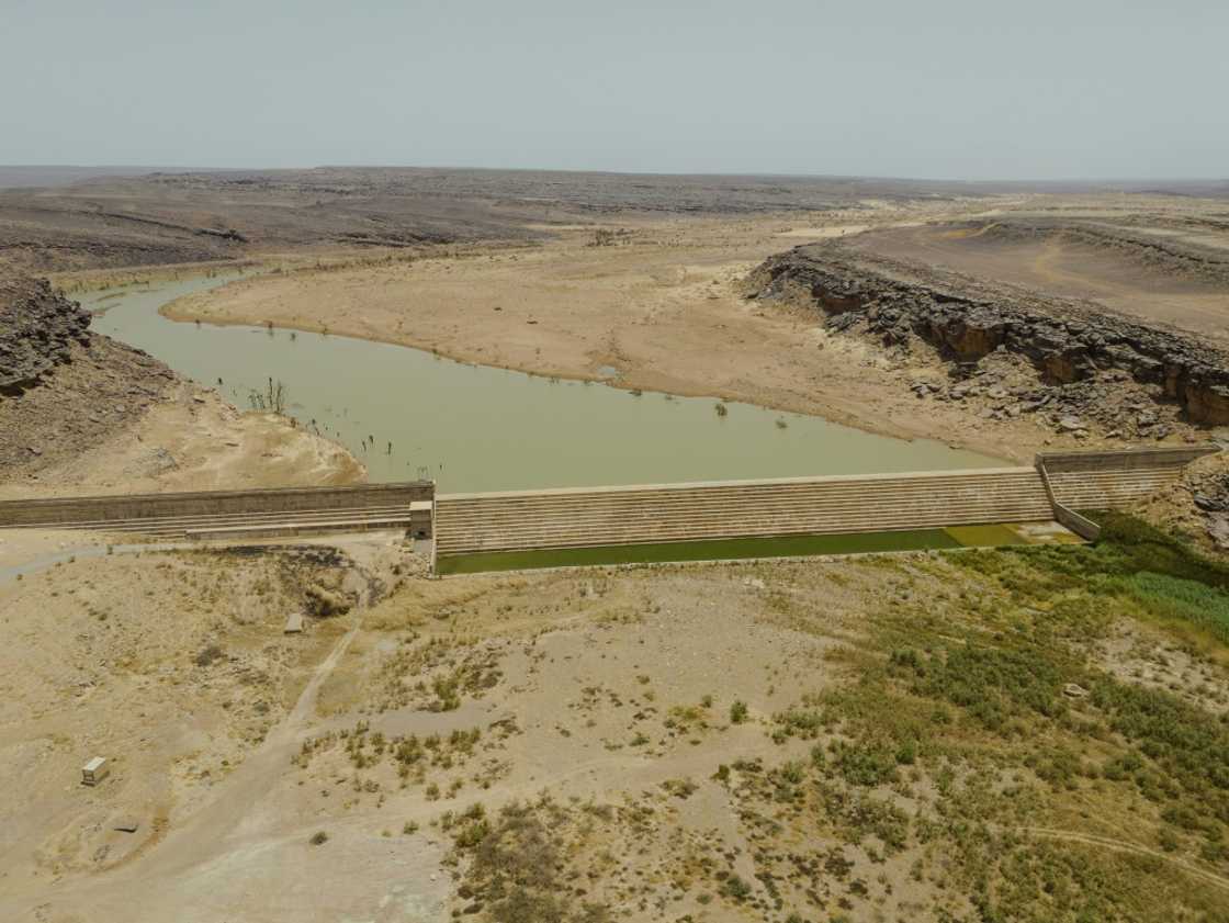 The Seguelil Dam permanently irrigates the surrounding oasis The Seguelil Dam permanently irrigates the surrounding oasis