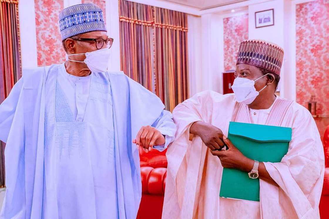 Shugaba Buhari da gwamnan Filato, Simon Lalong a fadar shugaban kasa Shugaba Buhari da gwamnan Filato, Simon Lalong a fadar shugaban kasa