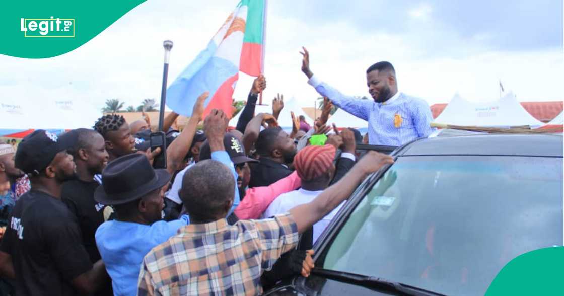 Hon. Clement Jimbo ya ɗebo da zafi. Hon. Clement Jimbo ya ɗebo da zafi.