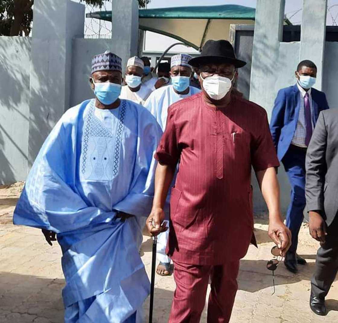 Gwamnan jihar Rivers ya kai ziyara Sokoto kan gobarar kasuwa, ya bada gudunmuwar N500m Gwamnan jihar Rivers ya kai ziyara Sokoto kan gobarar kasuwa, ya bada gudunmuwar N500m