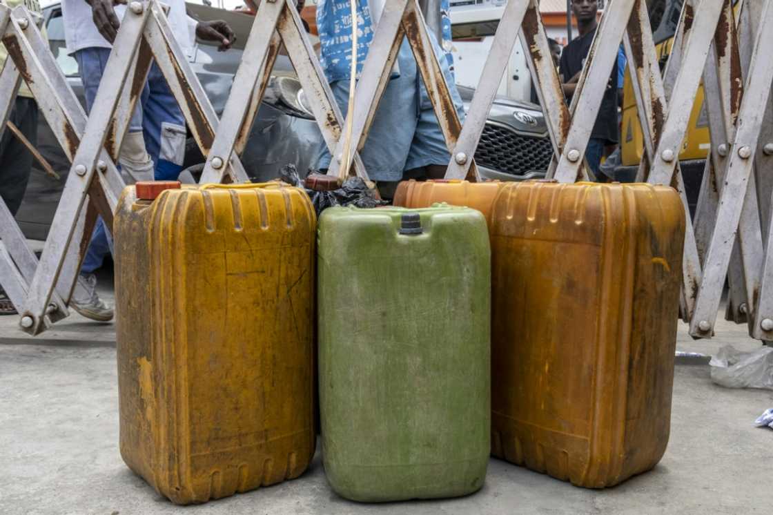 Nigeria is a major oil producer but relies on petrol imports because it has little refining capacity Nigeria is a major oil producer but relies on petrol imports because it has little refining capacity