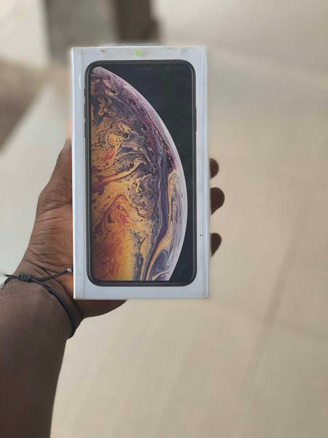 iphone xs price