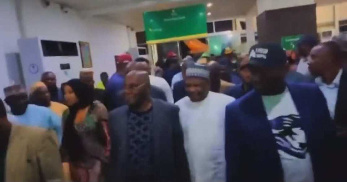 Atiku ya dawo Najeriya bayan kwanaki a kasar Burtaniya Atiku ya dawo Najeriya bayan kwanaki a kasar Burtaniya