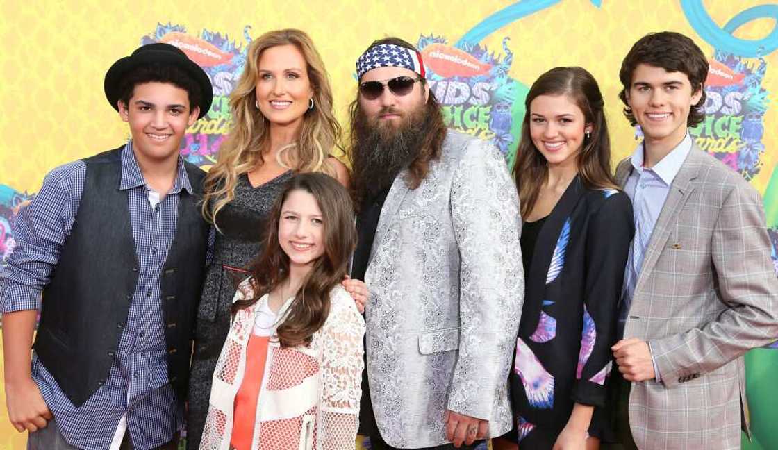 Will Robertson Jr., Korie, Bella, Willie Robertson, Sadie and John Luke posing for a photo