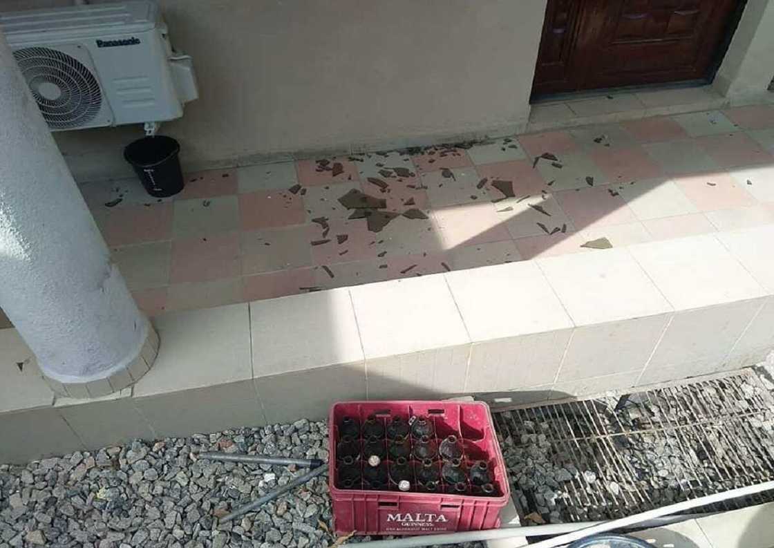 Yanzu-yanzu: 'Yan bindiga sun tarwatsa taron COVID-19 a asibitin Kogi Yanzu-yanzu: 'Yan bindiga sun tarwatsa taron COVID-19 a asibitin Kogi