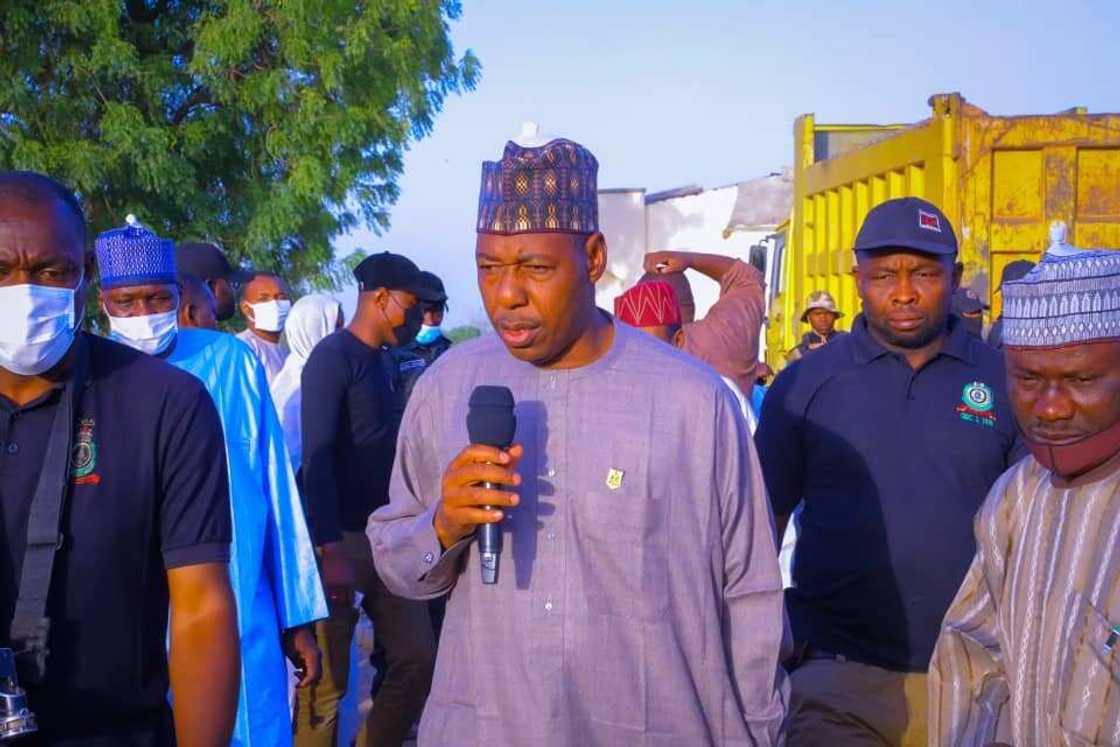 Zulum ya raba abinci da tsabar kudi ga iyalai 9,400 da suka rasa muhallansu a Mafa Zulum ya raba abinci da tsabar kudi ga iyalai 9,400 da suka rasa muhallansu a Mafa