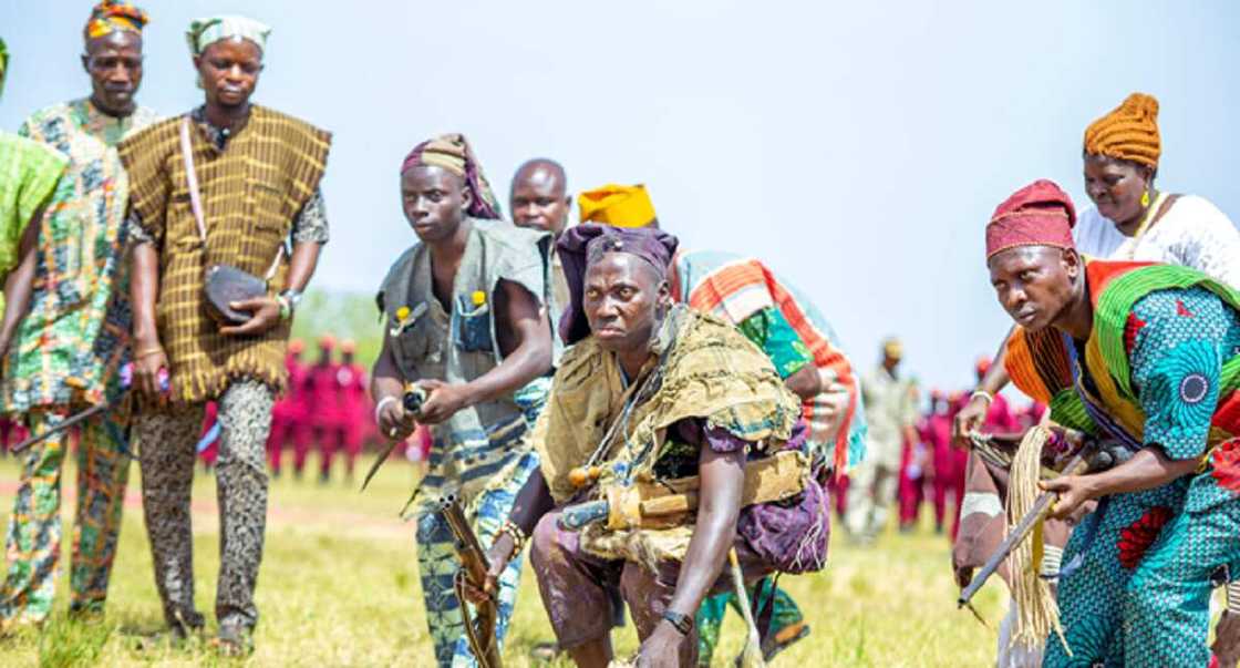 Rashin tsaro: Farfesa ya bukaci gwamnati da ta diba mafarauta aikin tsaro Rashin tsaro: Farfesa ya bukaci gwamnati da ta diba mafarauta aikin tsaro
