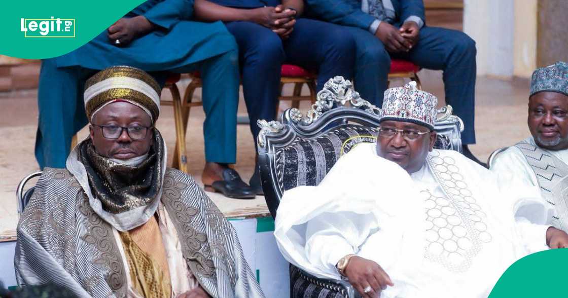 Sarkin Zuru tare da Gwamna Nasir Idris.