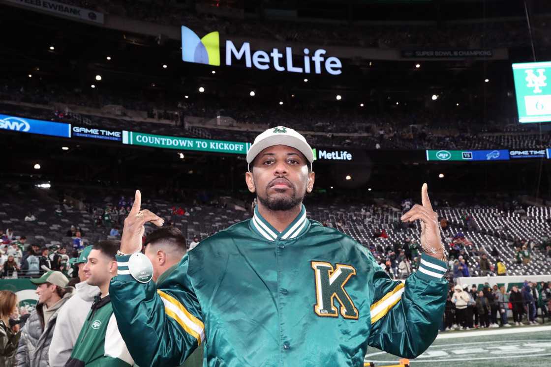 Fabolous attends a football game at MetLife Stadium