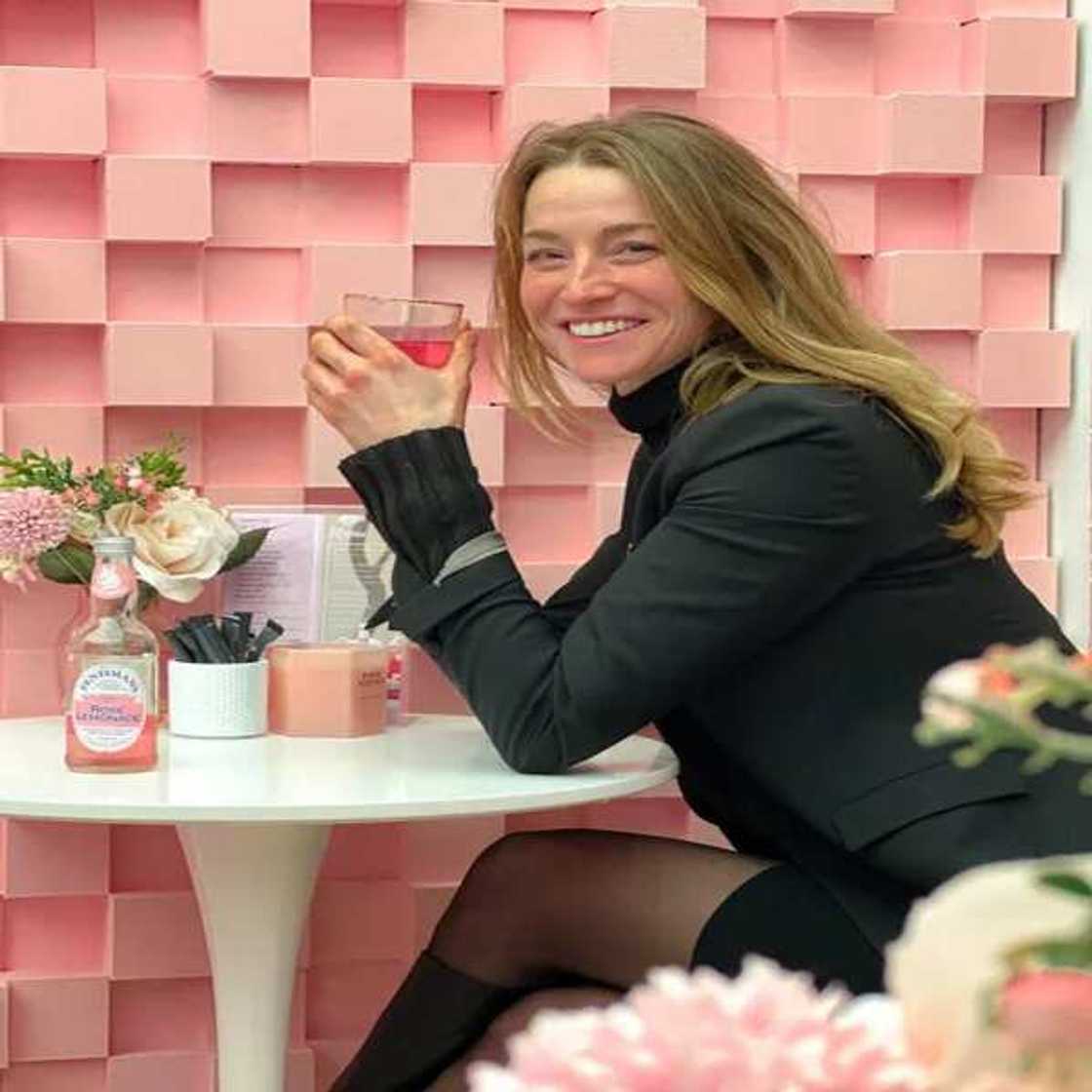 C'est le destin d'Aurore Morisse : de mannequin à antiquaire C'est le destin d'Aurore Morisse : de mannequin à antiquaire