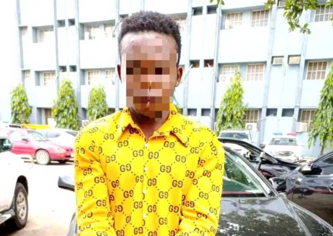 Yadda matashi ya sace mota da wayoyin mai gidansa Yadda matashi ya sace mota da wayoyin mai gidansa