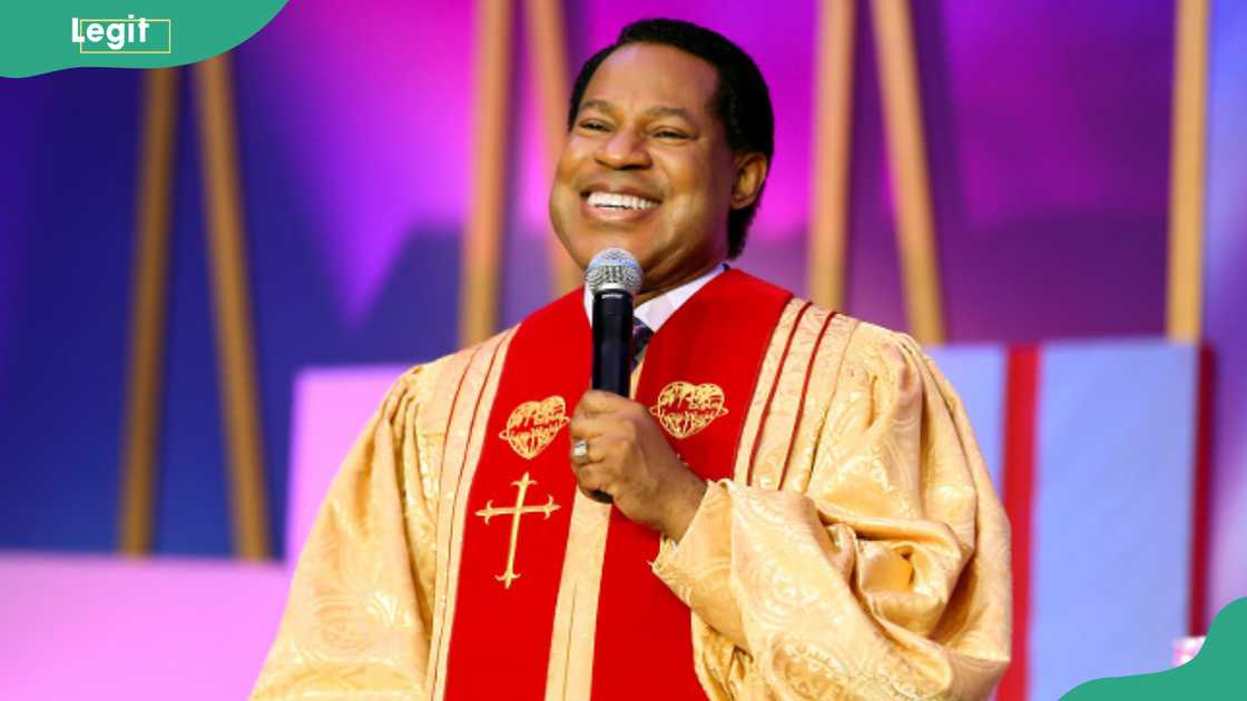Pastor Chris Oyakhilome preaching during service Pastor Chris Oyakhilome preaching during service