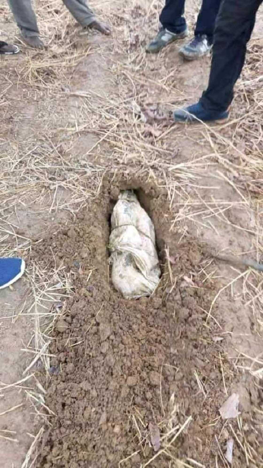 Rundunar Abba Kyari ta samu gagarumar nasara a kan masu garkuwa da mutane a hanyar Abuja (Hotuna) Rundunar Abba Kyari ta samu gagarumar nasara a kan masu garkuwa da mutane a hanyar Abuja (Hotuna)