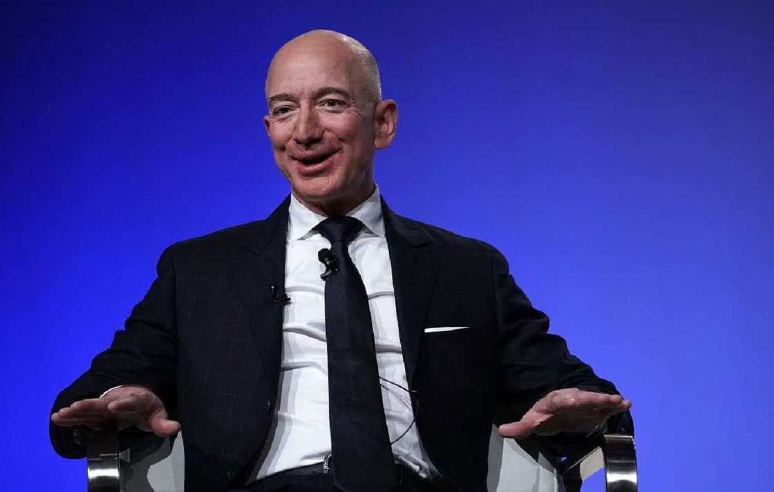 Jerin sunaye da tushen dukiyar mutane mafi arziki 10 na duniya daga mujallar Forbes Jerin sunaye da tushen dukiyar mutane mafi arziki 10 na duniya daga mujallar Forbes