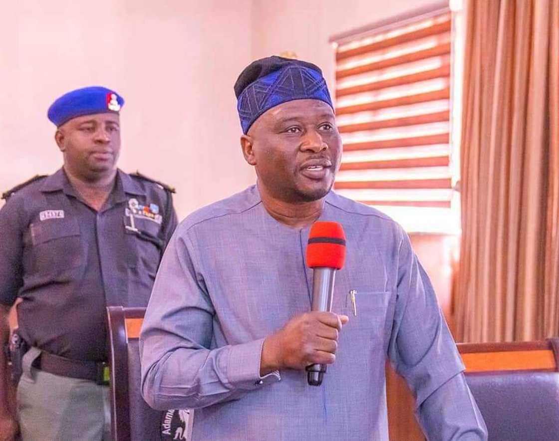 Gwamna Fintiri ya sanya dokar ta baci a jihar Adamawa Gwamna Fintiri ya sanya dokar ta baci a jihar Adamawa