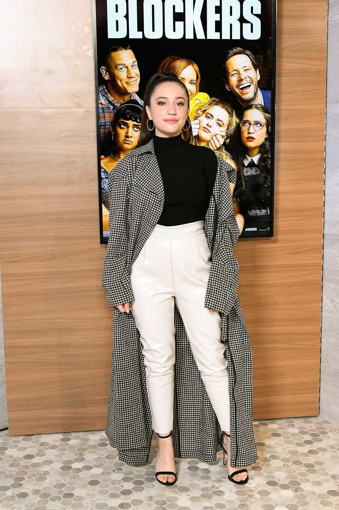 Gideon Adlon hot Gideon Adlon hot
