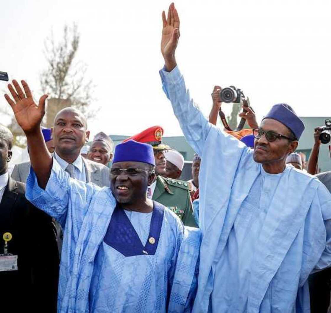 Bayan shafe shekaru 8 yana mulki, Al-Makura yana rokon zababben gwamna akan ya kara masa wa'adin wata 3 Bayan shafe shekaru 8 yana mulki, Al-Makura yana rokon zababben gwamna akan ya kara masa wa'adin wata 3