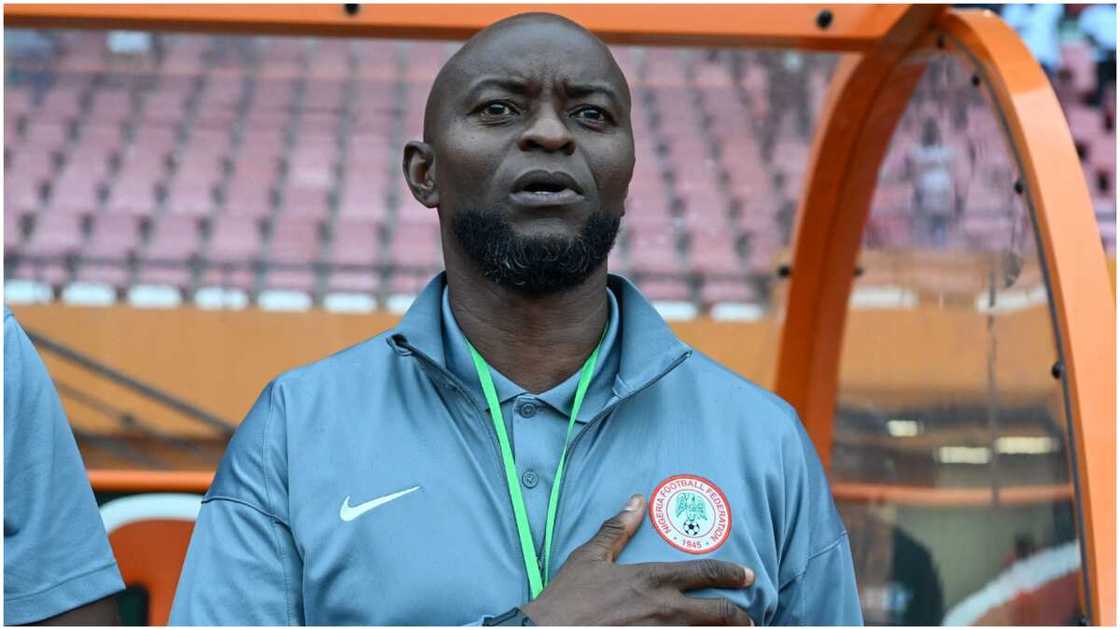 Finidi George singing the national anthem before Benin Republic vs Nigeria.