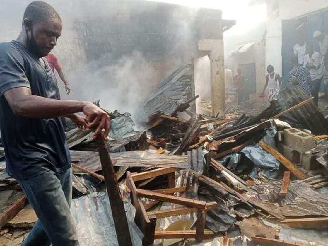 Yadda Gobara ta kama kasuwar Nguru dake jihar Yobe ranar Asabar Yadda Gobara ta kama kasuwar Nguru dake jihar Yobe ranar Asabar