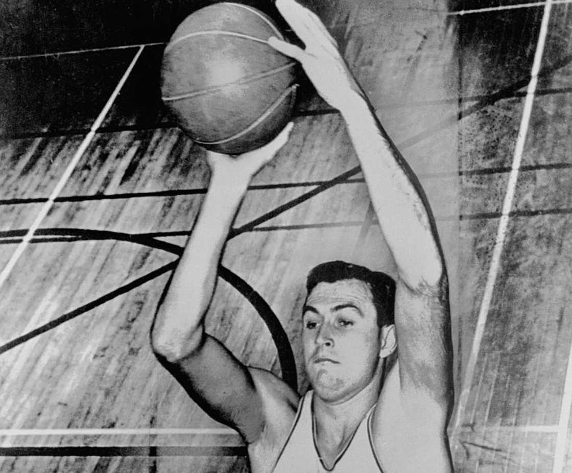 Paul Arizin throws a ball Paul Arizin throws a ball