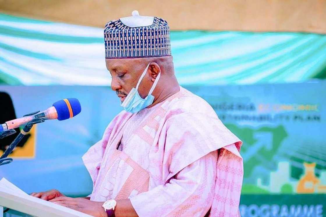 FG Apologises To Nigerians Over Poor Power Supply, Says Eight Plants Down FG Apologises To Nigerians Over Poor Power Supply, Says Eight Plants Down