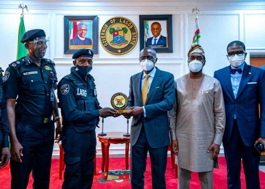 Worthy Example, Nigerian Governor Hails Police Officer Assaulted in Viral Video for Calmness